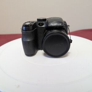 Fujifilm FinePix S Series S1000fd 10.0MP Digital Camera - Black